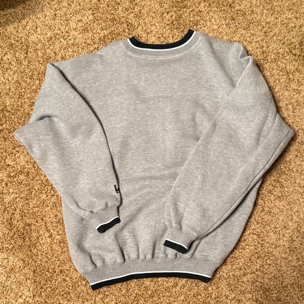 Lee Gray V-Neck Chicago Bulls Pullover with Red and Black Logo - Picture 6 of 6